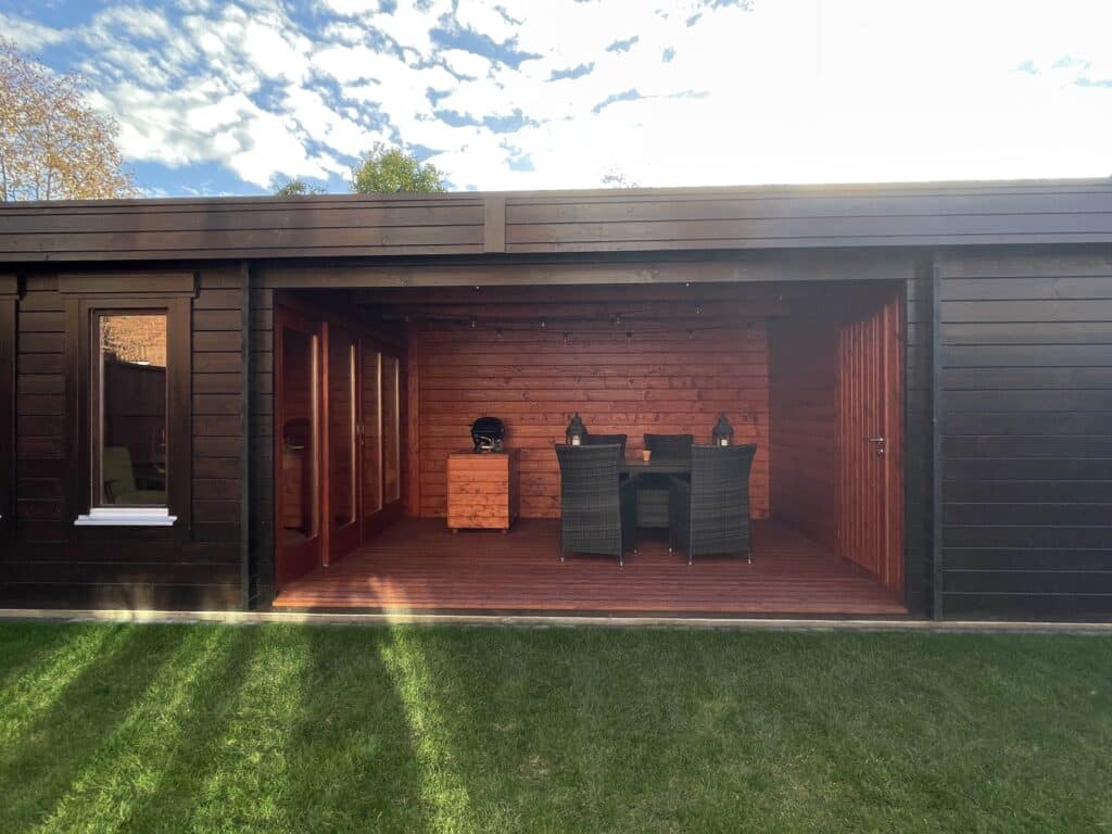 garden room with porch